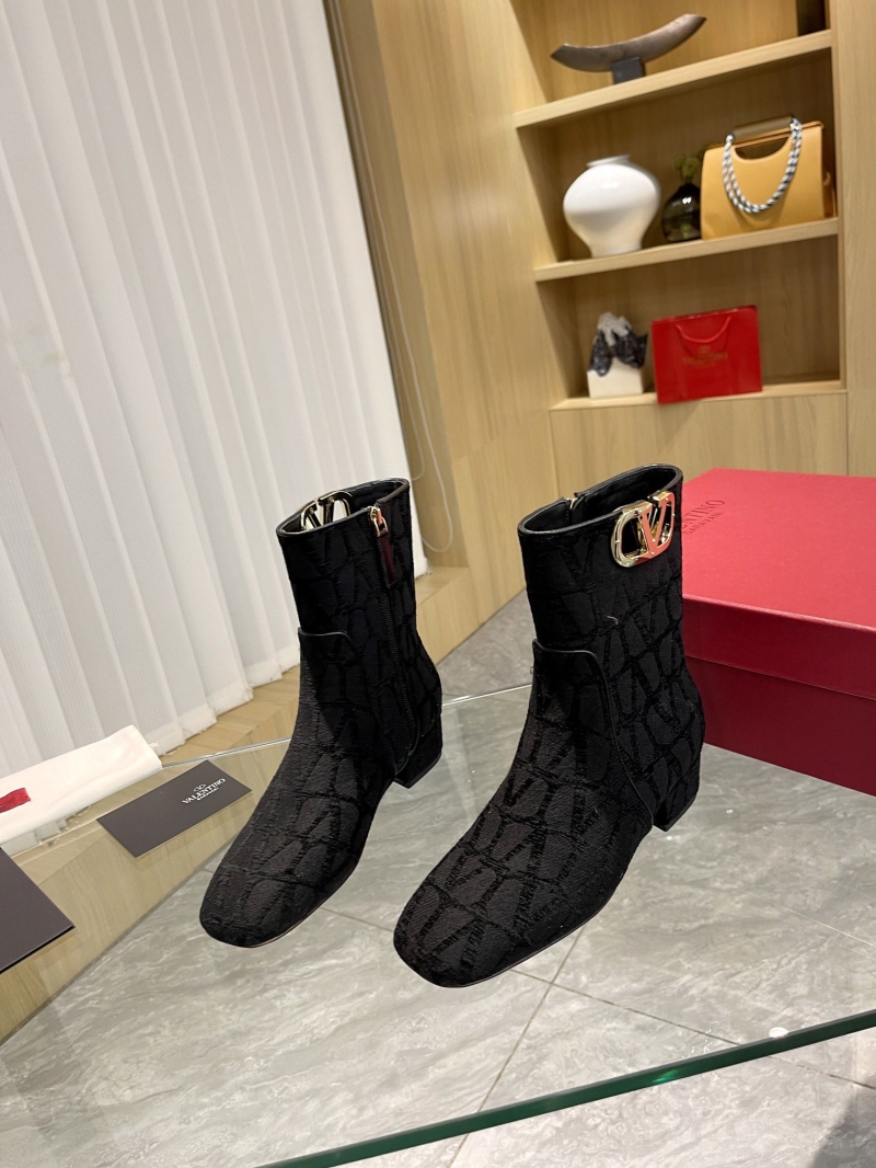 Va1e*ntin0 boots